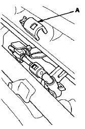 8. Check the fuel quick-connect fitting for dirt, and clean