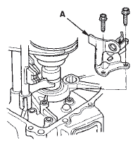 14. Apply tape to the mainshaft splines to protect the seal,