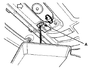 3. After the coolant has drained, tighten the radiator