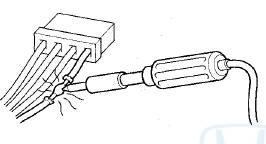 • Be sure to install the harness wires so they do not get