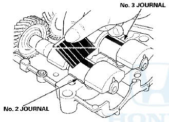 11. Align the punch mark on the rear balancer shaft in the